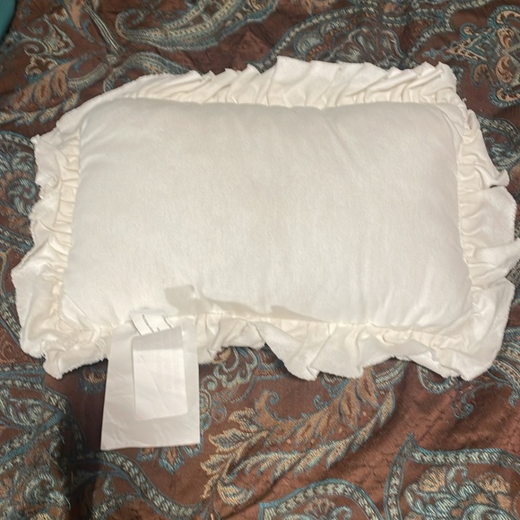 Pillow - Picture 2 of 4